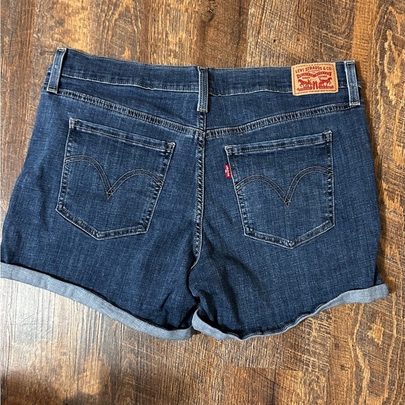 Women's Levi's Mid Length Shorts Distressed Stretchy Cuffed Denim Jean Shorts 32 - Picture 3 of 5